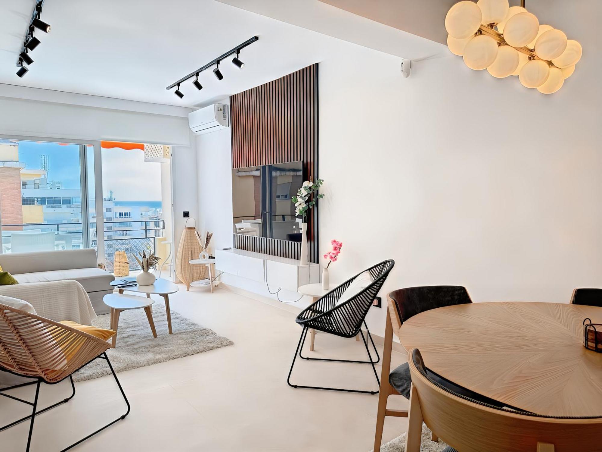 Luxury In Center Apartment *